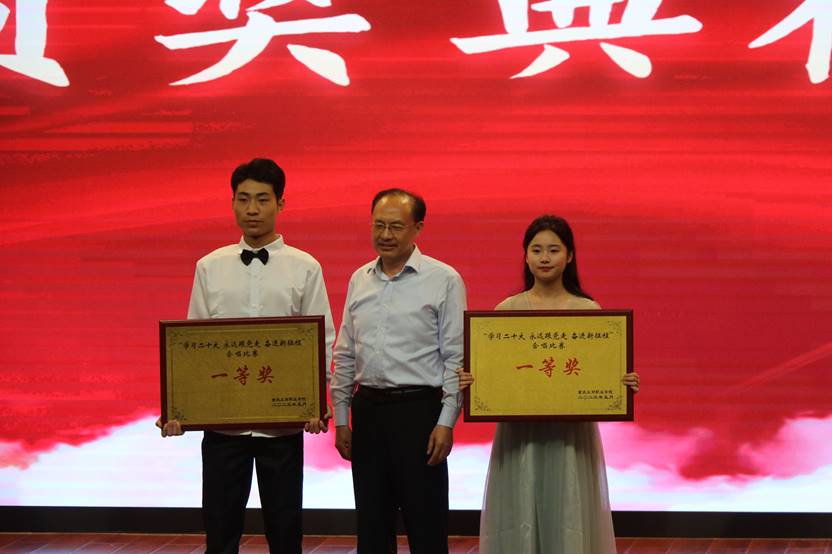 说明: G:\工作文件\2022-2023第二学期\合唱\合唱比赛照片\2I8A2513.JPG